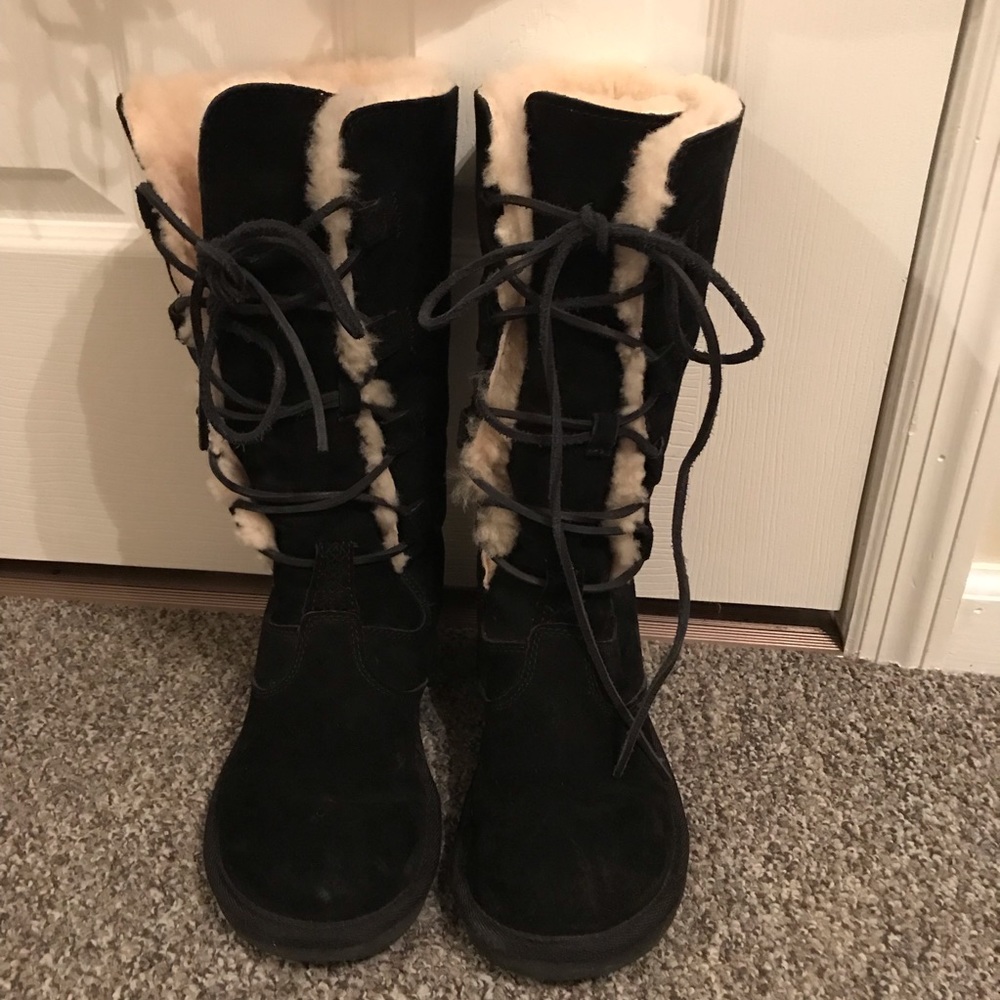 Size 6 black lace up uggs